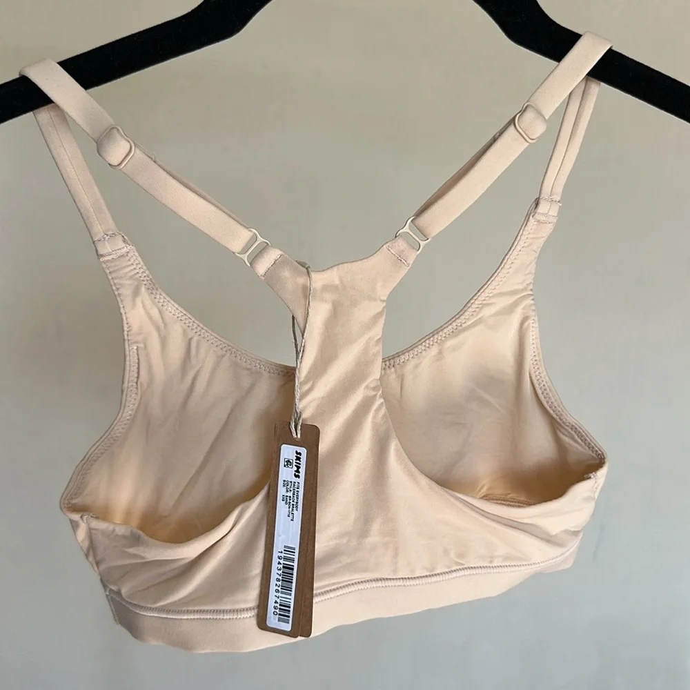 SKIMS fits everybody RACERBACK SCOOP BRALETTE size: XXS COLOR: SAND NWT - Picture 2 of 3